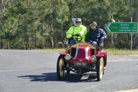 202 1909 Renault AX.jpg